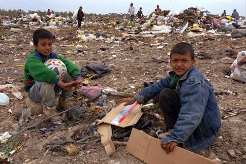http://goatmilk.files.wordpress.com/2009/02/gaza-children-looking-for-food-in-a-garbage_7333.jpg